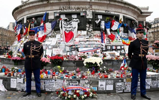 В Париже состоялась акция памяти жертв терактов 2015 года