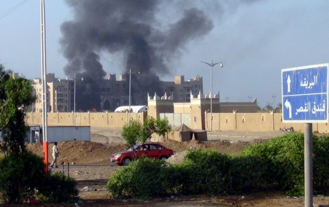 В Йемене из гранатометов обстреляли резиденцию премьера, погибли 12 человек