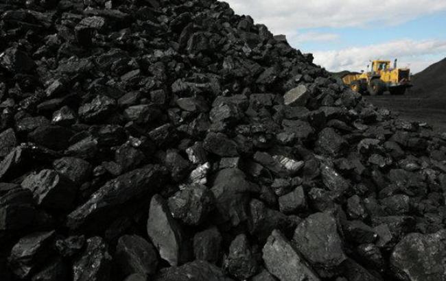 В Луганской обл. на складах остается 122 тыс. т угля, который невозможно вывезти из-за отсутствия вагонов, - ОГА