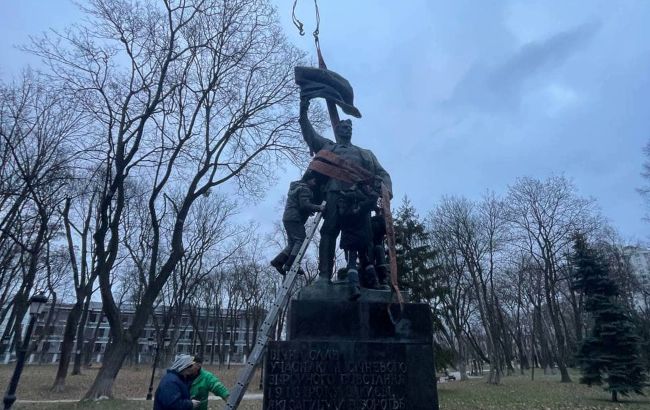 Декоммунизация в Киеве. Демонтирован еще один памятник, - заместитель Кличко