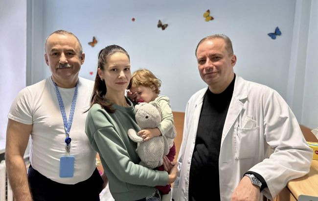 З народження у реанімації, а за кордоном лікувати відмовилися: у Києві врятували маленьку Мілану