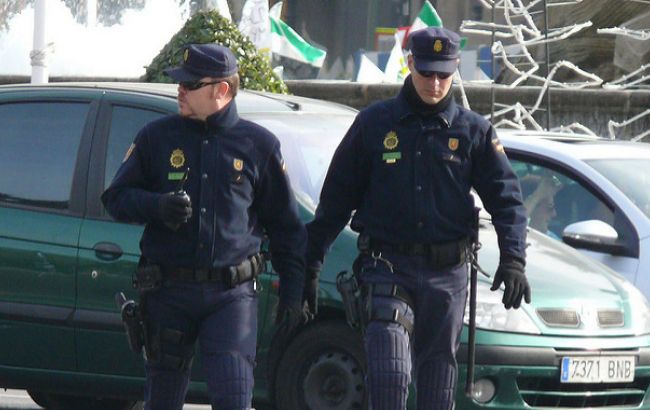 В Іспанії чоловік напав з ножем на поліцейського