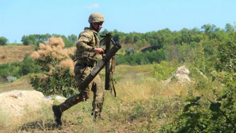На Донбассе в четверг один военный погиб и еще один ранен