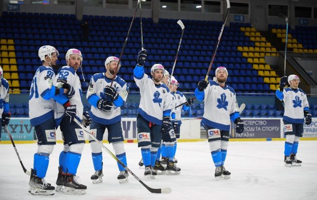 "Сокіл" перемогою в дербі закрив регулярний хокейний чемпіонат: відомі пари плей-офф