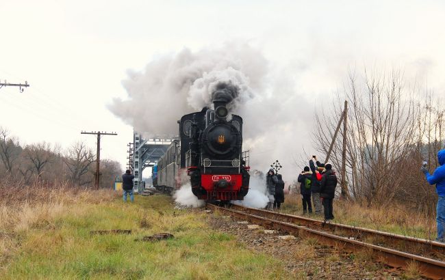 Ретро-поездом по живописному Подолью. Как посетить самую длинную узкоколейку Европы в январе