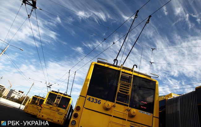 В Киеве задерживается движение троллейбусов из-за ДТП