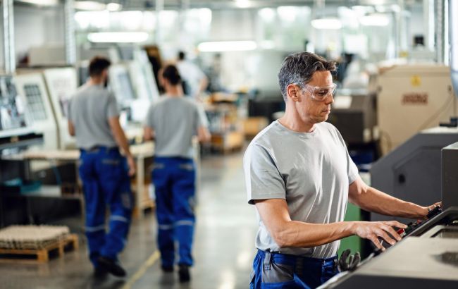 Зарплаты в Украине 2025: кто зарабатывал больше всех и где выросли доходы