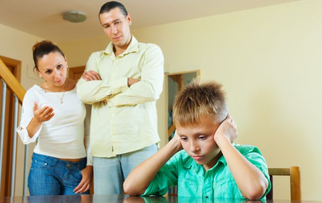 Психолог назвала 5 фраз, які видають емоційно незрілих батьків