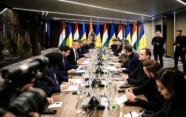 Сійярто в Ужгороді. Усі подробиці зустрічі представників України та Угорщини