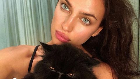 Топ-5 вещей, любимый тренд и бьюти-провалы: Ирина Шейк раскрыла секреты стиля и красоты