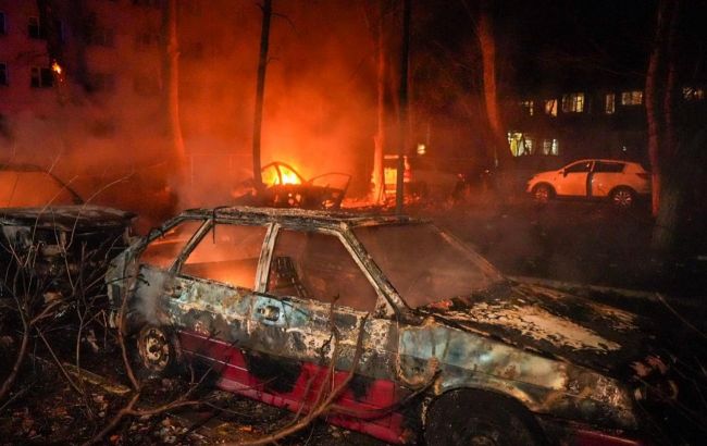 Горели квартиры, машины, больница. Фото и видео последствий ударов по Харькову и Одессе
