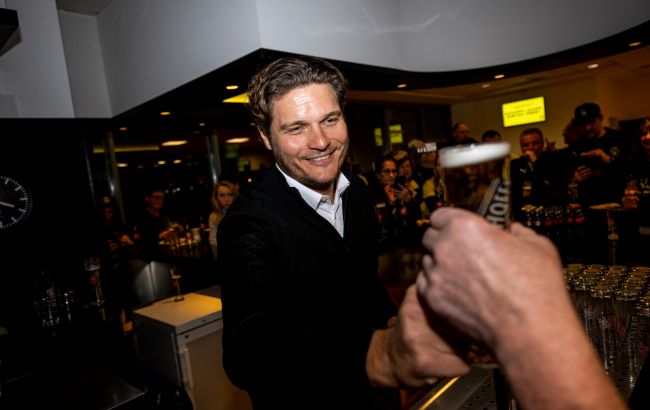 Із тренера у фанати за лічені секунди. Керманич "Боруссії" Д попросив легенду про селфі