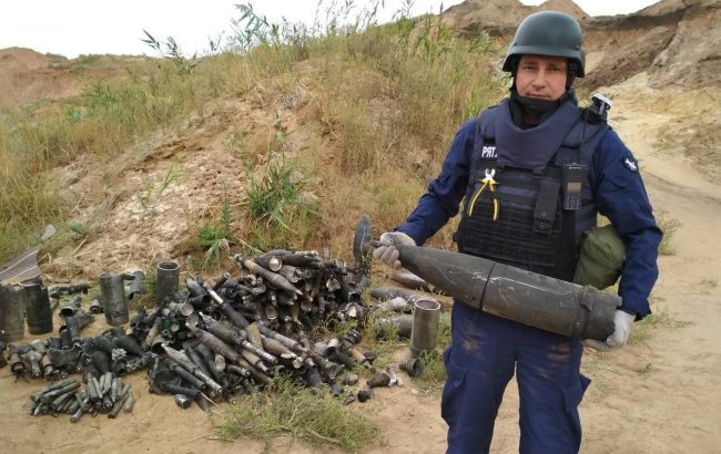 После взрывов на складе в Донецкой области изъяли почти 2 тысячи боеприпасов