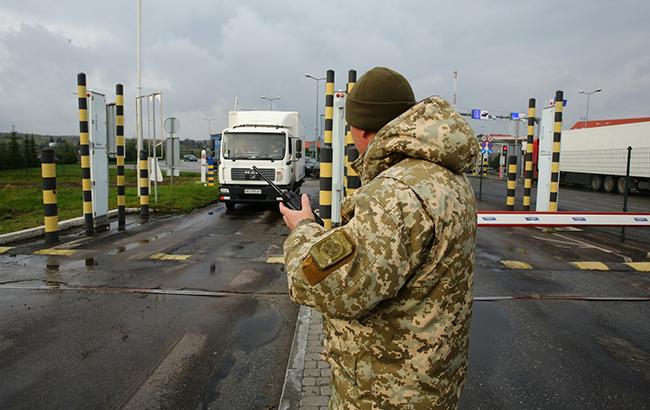 ДПСУ попереджає про автомобільні черги, що утворилися на в'їзді в Україну