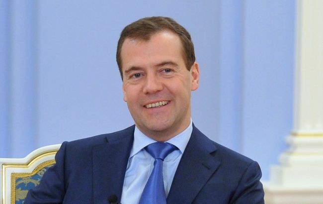 Медведев назвал праймериз в США "шоу с ряжеными"