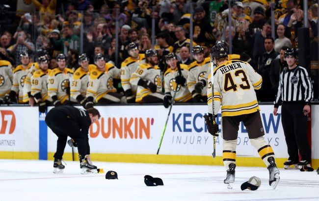 Вингер "Бостона" с первым в карьере хет-триком стал главной звездой вечера НХЛ: видео