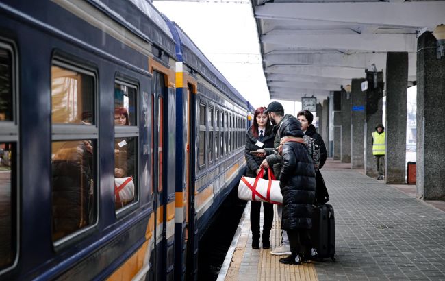 Укрзализныця запустила модернизированный поезд с особенными местами (фото)