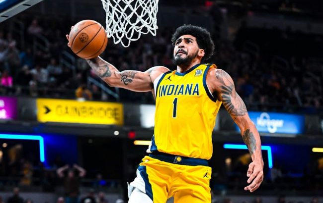 Слэм-данк после перевода мяча под ногой оформил форвард "Индианы": момент дня в НБА