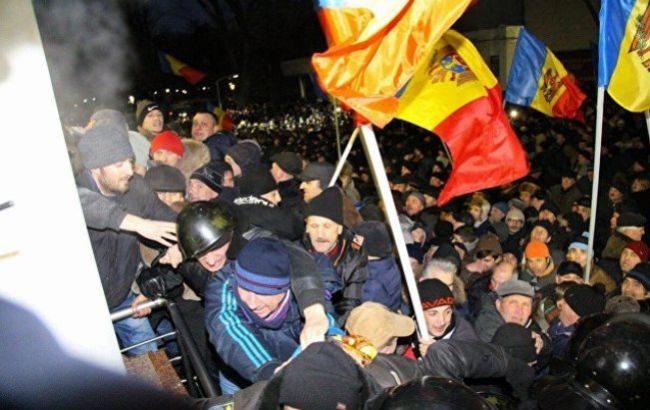 США и ЕС призвали власти и протестующих в Молдове к диалогу