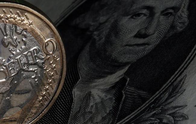 Средний курс на валютном аукционе НБУ вырос еще на 4 коп. - до 15,7 грн/долл