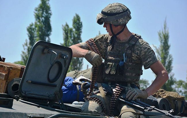 На Донбасі поранено троє українських військових