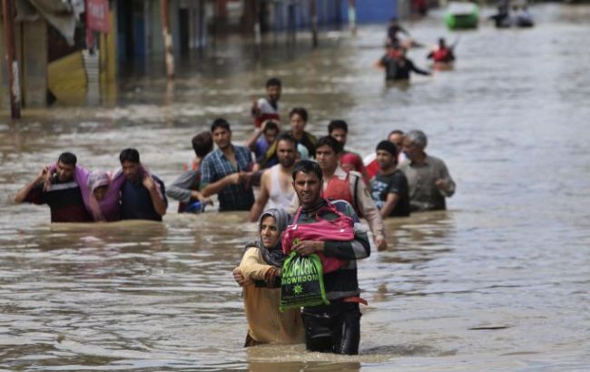 В Иране из-за наводнения погибли по меньшей мере 25 человек, еще 16 пропали без вести