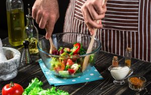 Добавляйте это в салат и он мгновенно станет сытным и невероятно полезным