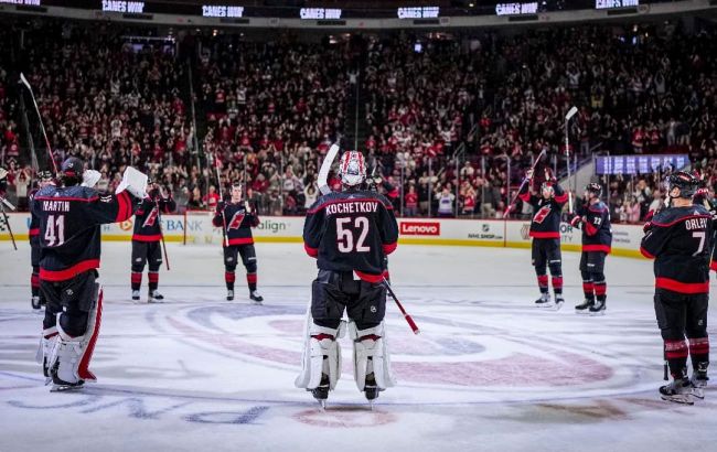Воротар "Кароліни" з шатаутом став головною зіркою вечора НХЛ: відео