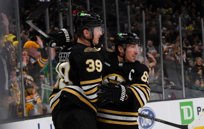 Форвард "Бостона" з дебютним хет-триком став головною зіркою вечора НХЛ: відео