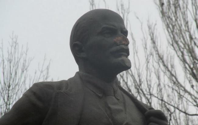 В Мелитополе неизвестные повредили два памятника Ленину