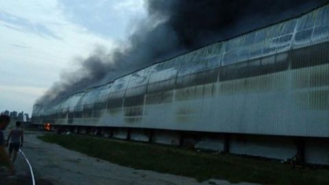 Пожежа на птахофабриці під Києвом: жителям столиці варто закрити вікна і пити мінералку