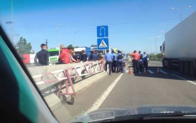 Далекобійники перекрили трасу Одеса-Київ