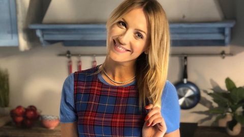 Длинноногая Леся Никитюк поплавала в Египте с дельфинами