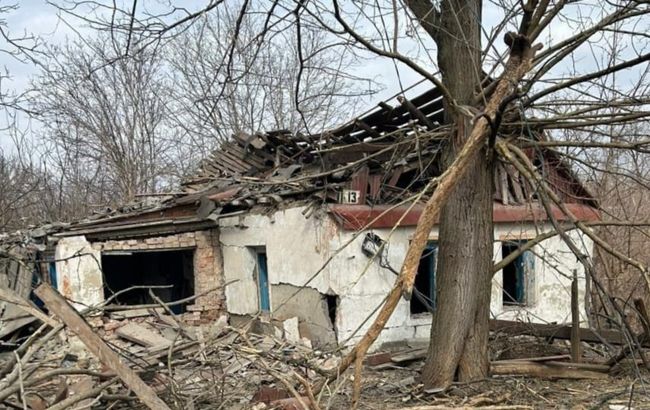 РФ артиллерией и авиабомбой ударила по селам в Донецкой области: есть жертва и раненые