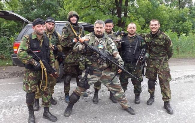 Бійців "Правого сектора" виводять з донецького аеропорту, - комбат