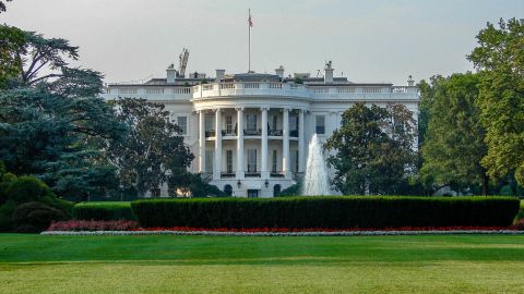 В ходе стрельбы у Белого дома ранили сотрудника секретной службы США