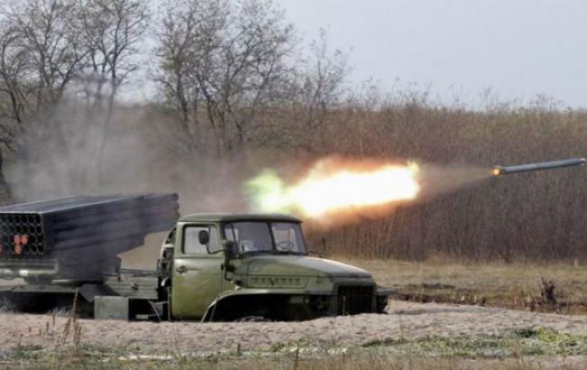 Боевики обстреливают Станицу Луганскую из "Градов" и пушек, есть погибшие, - ОГА