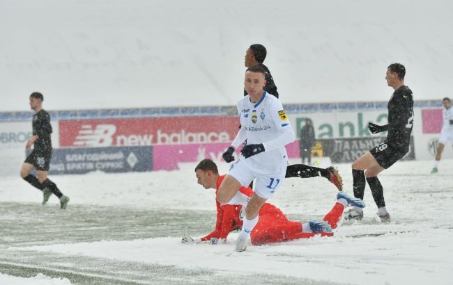 "Динамо" на снегу обыграло "Зарю" в полурезервном составе