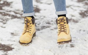 Як не дати ногам замерзнути навіть у тонких шкарпетках: хитрість, якою користуються військові