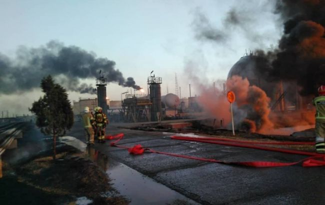 В Иране произошел пожар на НПЗ: загорелся резервуар с более 3 млн литров бензина