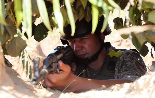 Бойовики на Донбасі поранили українського військового