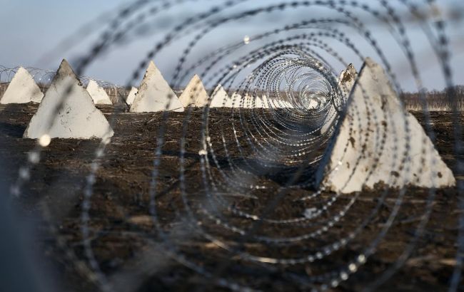 Смотрите, как строят фортификационные сооружения на линии обороны в Харьковской и Сумской областях (фото)