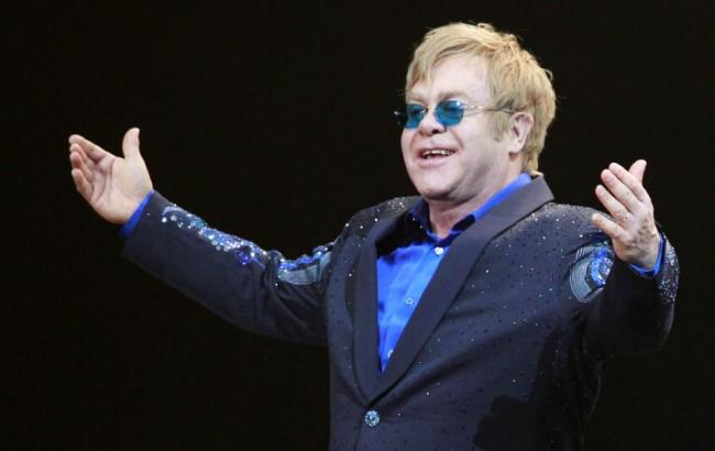 Елтон Джон зізнався в любові до Dolce & Gabbana
