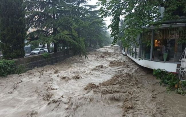 Потоп у Ялті: окупанти повідомили про першого загиблого