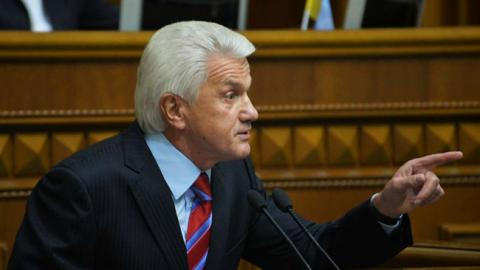 Сам себе лайкає: у Верховній Раді "засікли" нардепа-любителя соцмереж