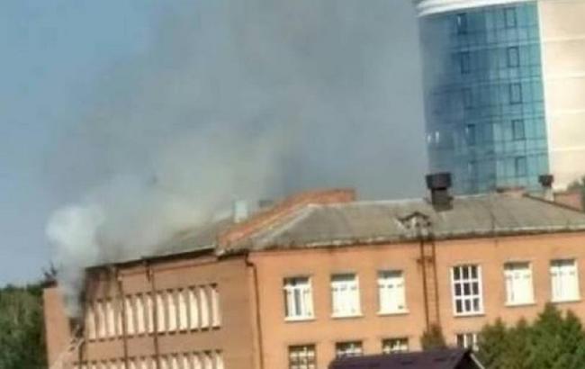 У Хмельницькому горить школа