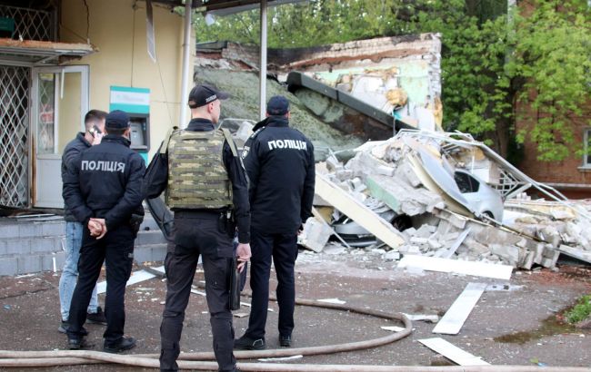 У центрі Чернігова стався вибух у приміщені банку. Поліція розслідує обставини