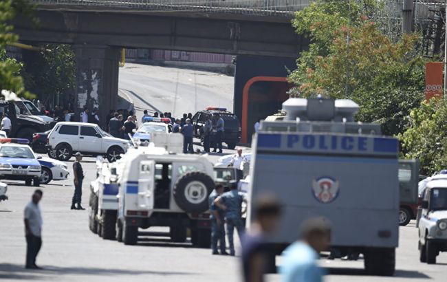 Спецоперація в Єревані: поліція взяла під контроль всі автомагістралі