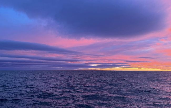 Полярники поразили кадрами заката на Атлантическом море: уникальные фото