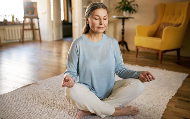 Ця поза з йоги корисна для жінок 50+: ось чому